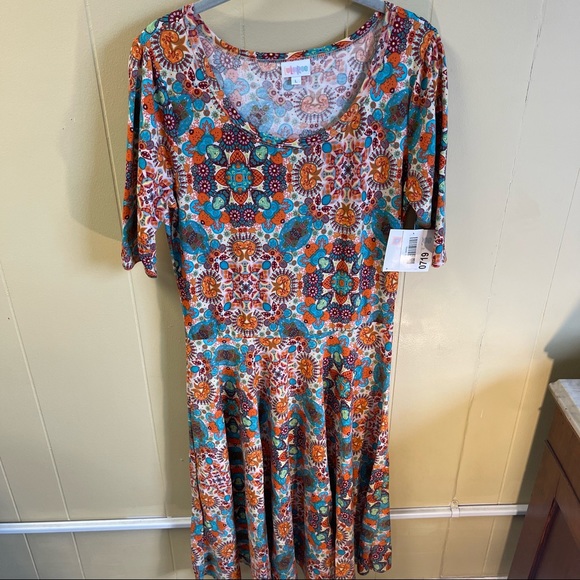 LuLaRoe Dresses & Skirts - Lularoe Nicole dress Large {NEW}